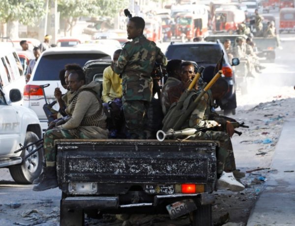 Ledakan di jalan Mogadishu disebabkan bom bunuh diri yang menargetkan Mohamed Ibrahim Moalimuu